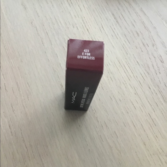 Mac “E for Effortless” Love Me Warm Toned Medium Red Lipstick - Picture 6 of 7